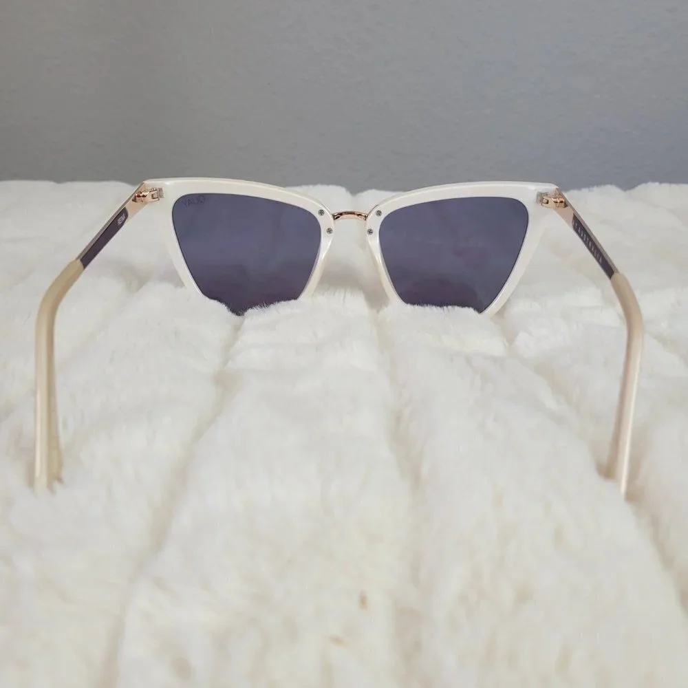 QUAY // ltd ed jlo collaboration white rose gold mirror lens ivory frame cateyes